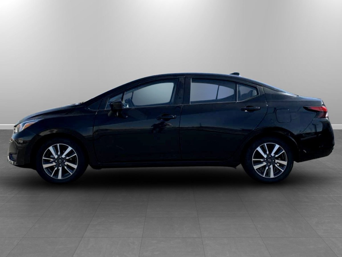 Photo 4 of this Nissan Versa