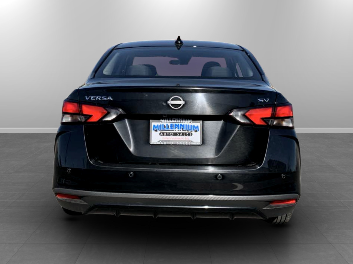 Photo 6 of this Nissan Versa