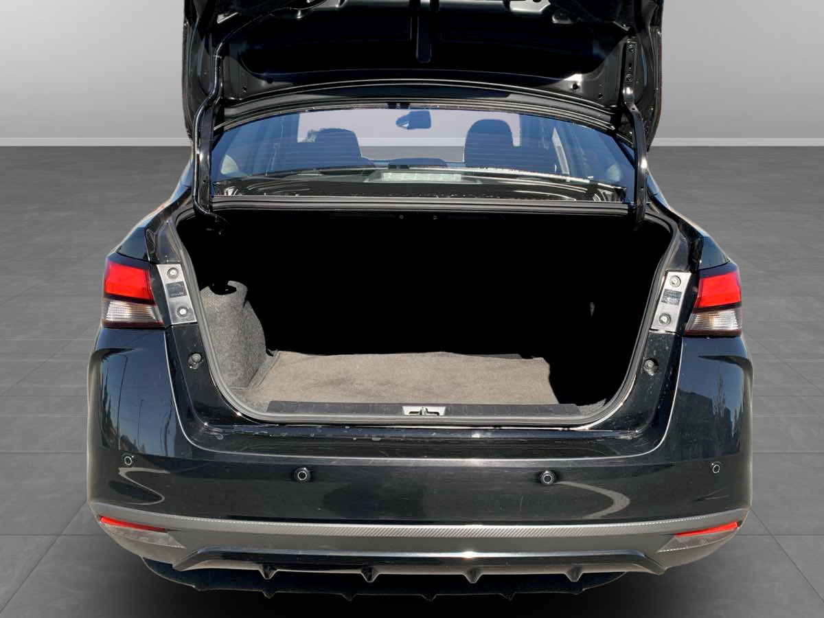 Photo 12 of this Nissan Versa