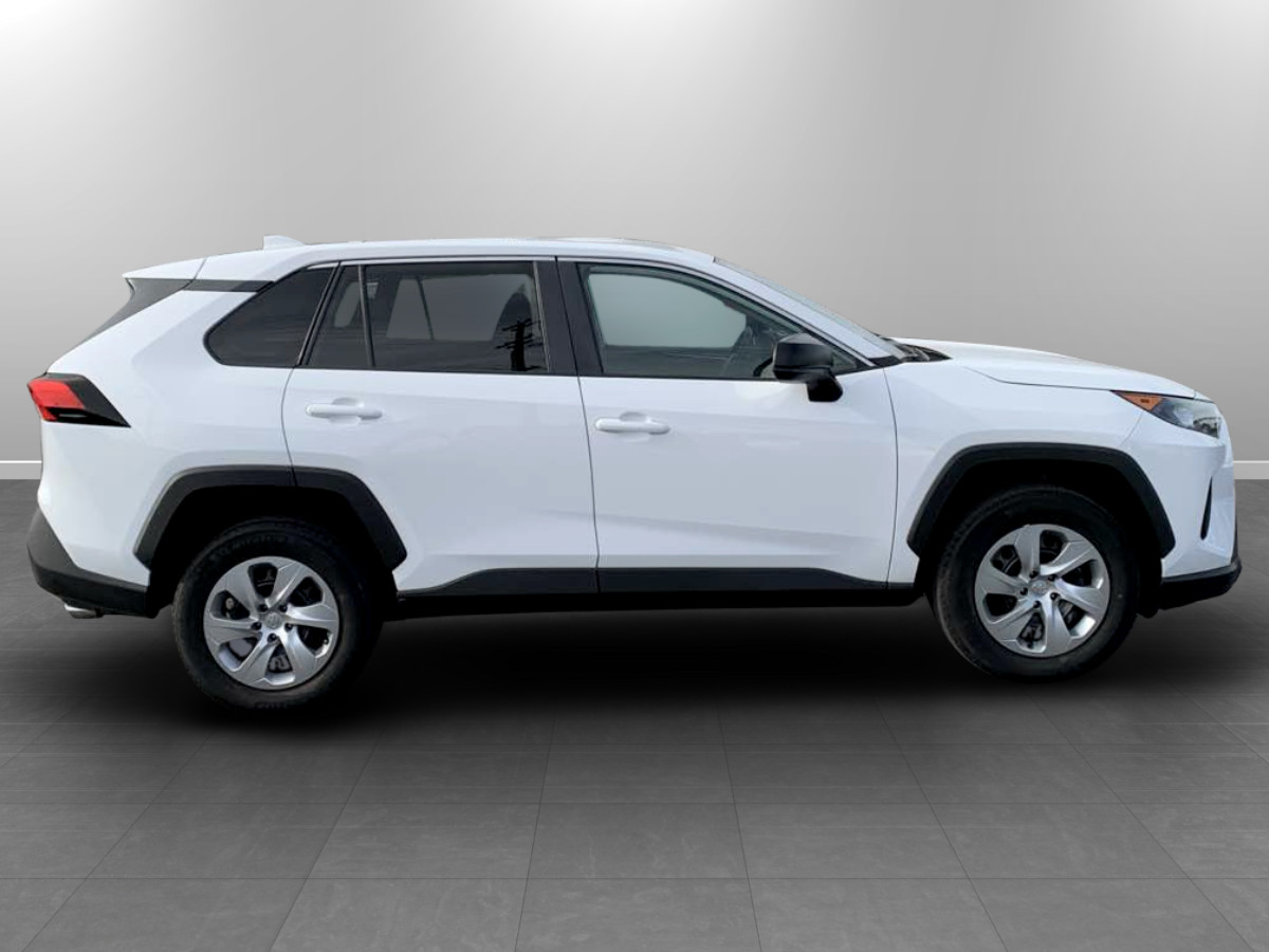 Photo 8 of this Toyota RAV4