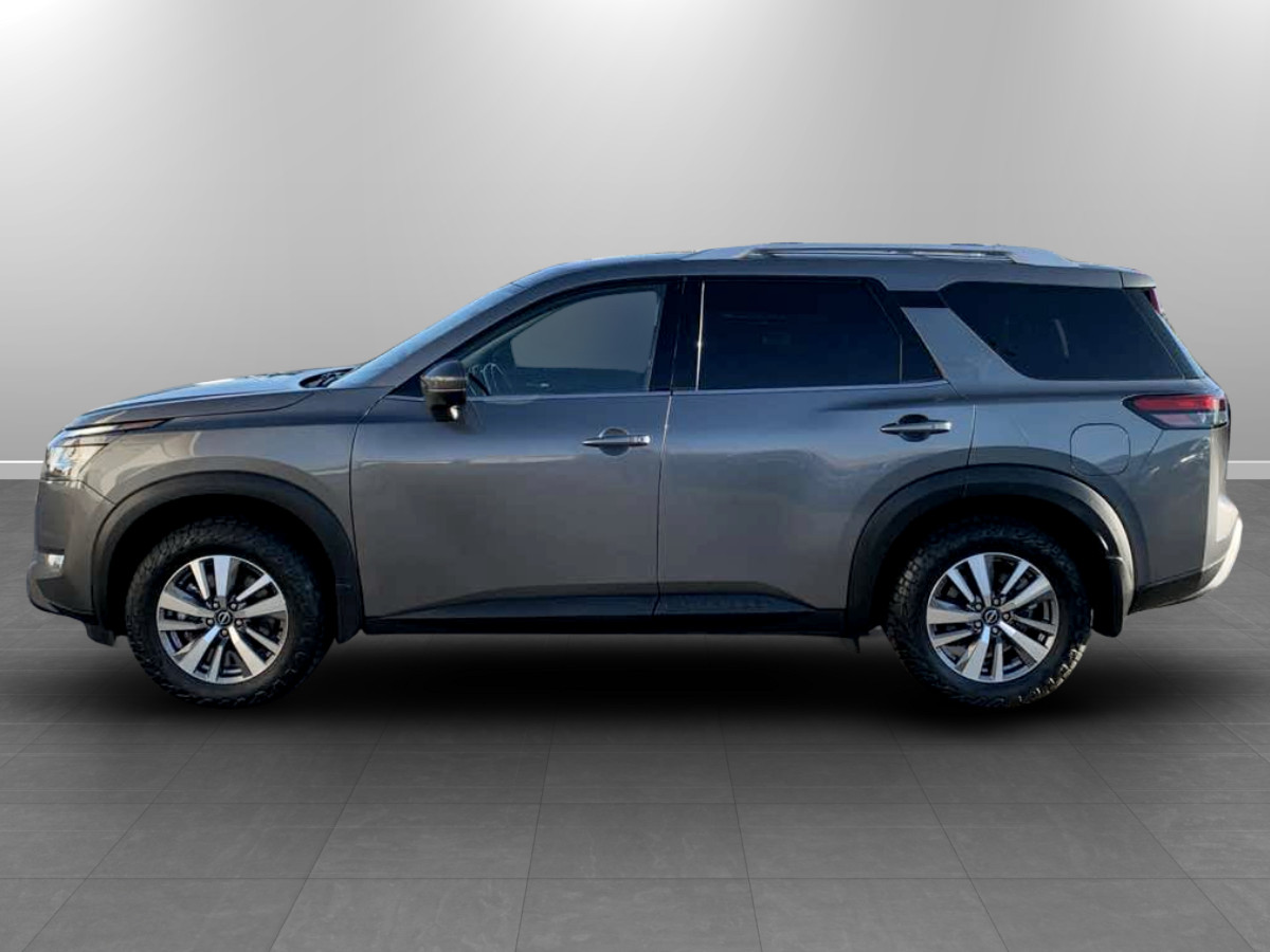 Photo 4 of this Nissan Pathfinder