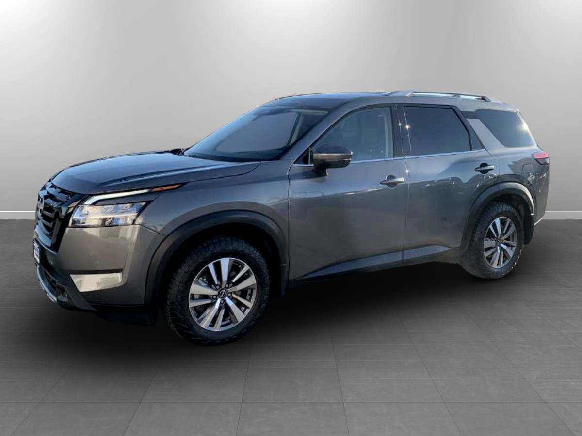 Photo 3 of this Nissan Pathfinder