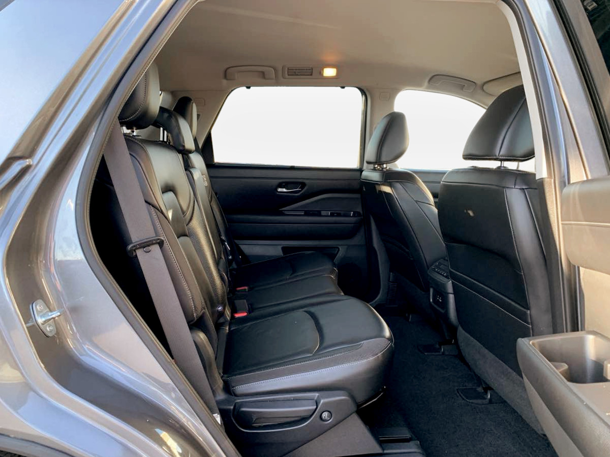 Photo 18 of this Nissan Pathfinder