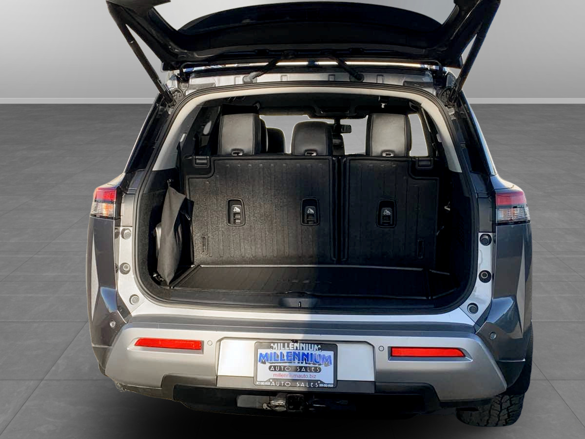 Photo 13 of this Nissan Pathfinder