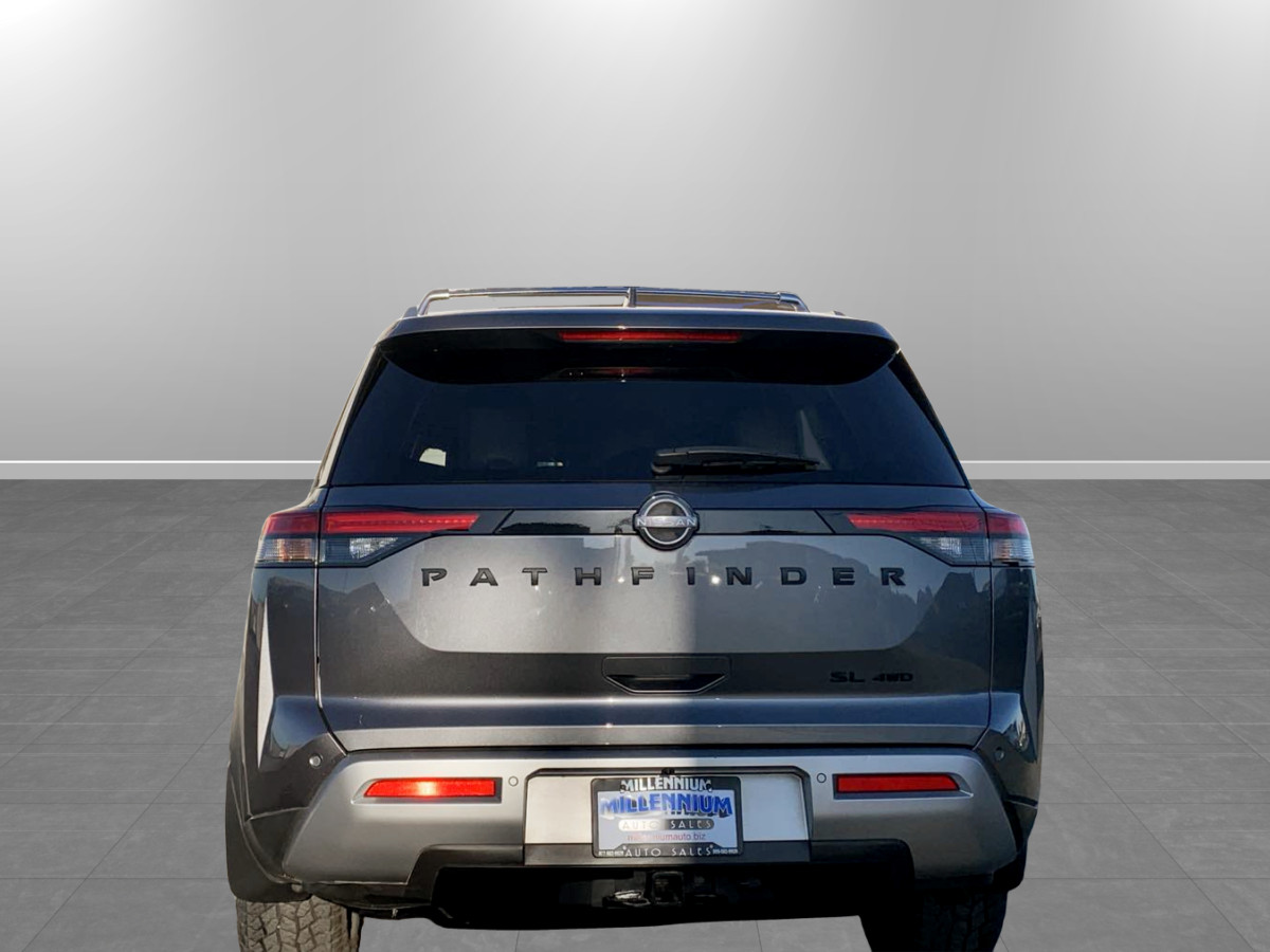 Photo 6 of this Nissan Pathfinder