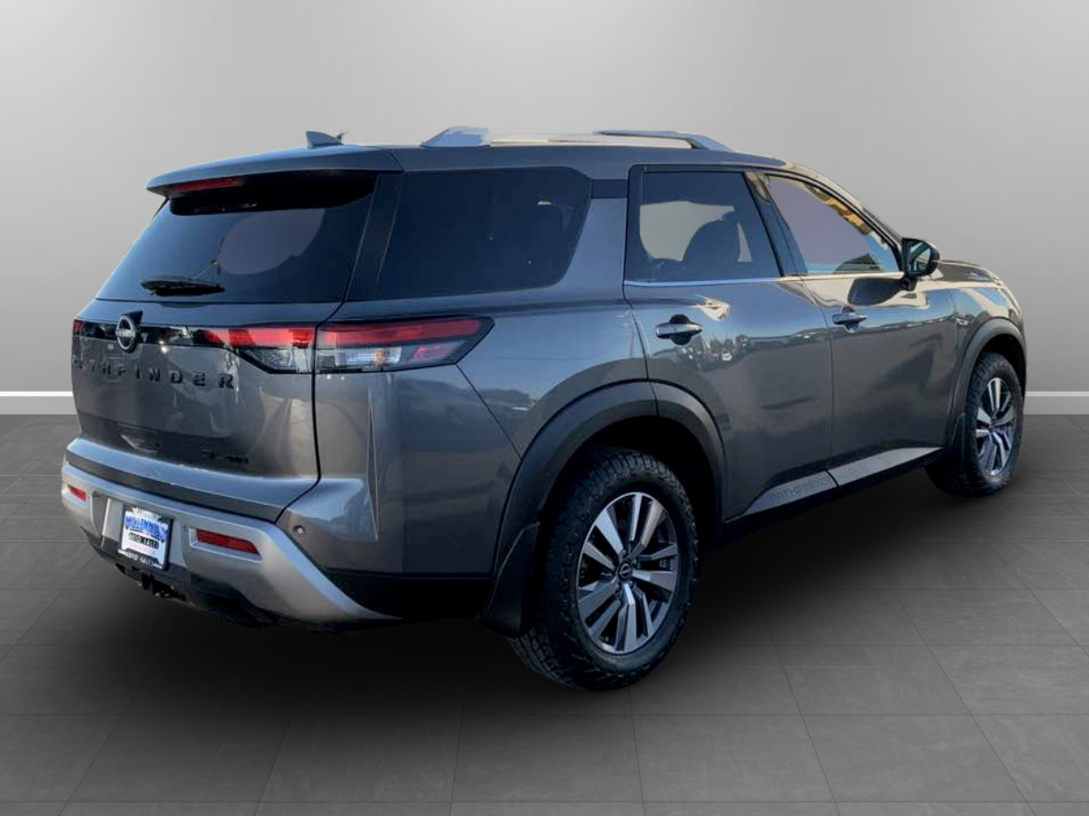 Photo 7 of this Nissan Pathfinder