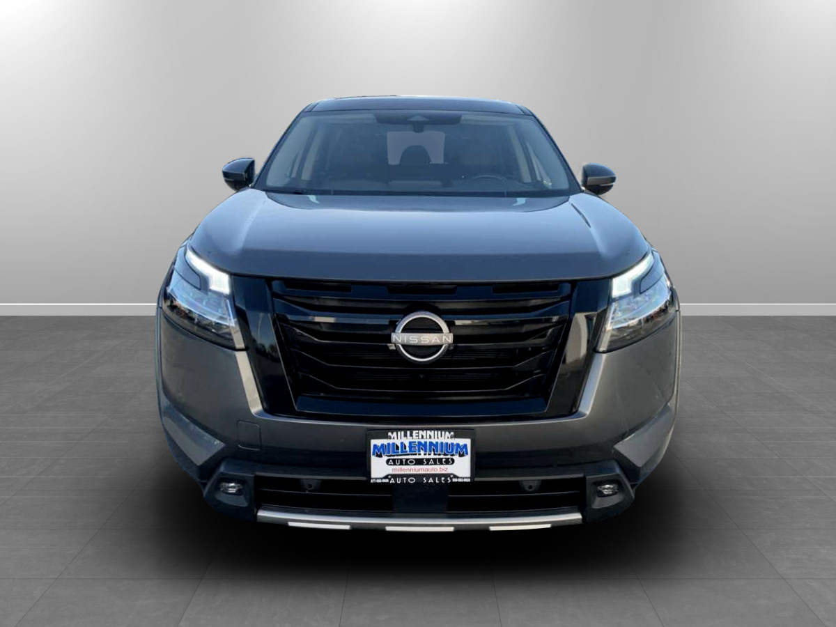 Photo 2 of this Nissan Pathfinder