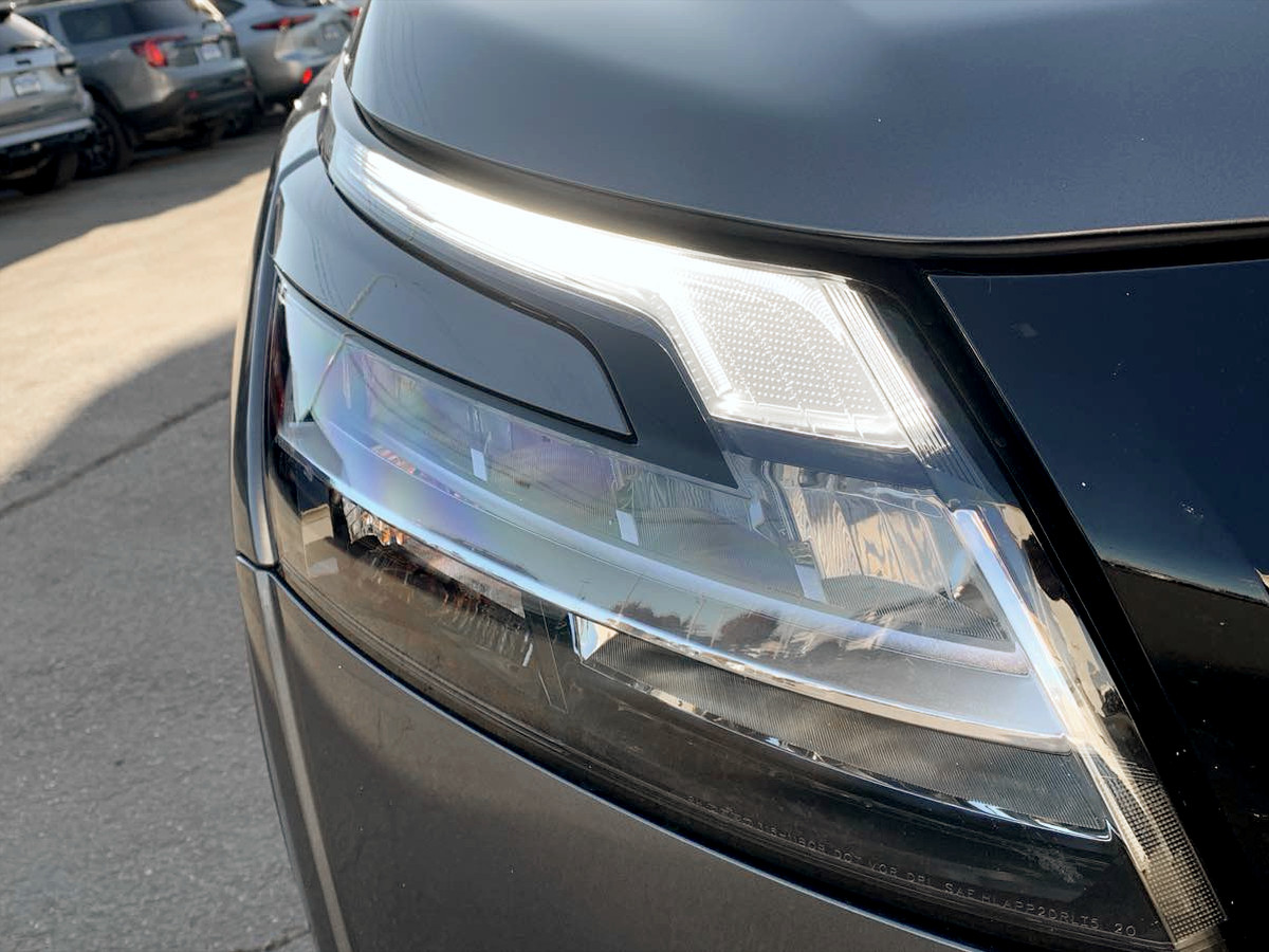 Photo 9 of this Nissan Pathfinder