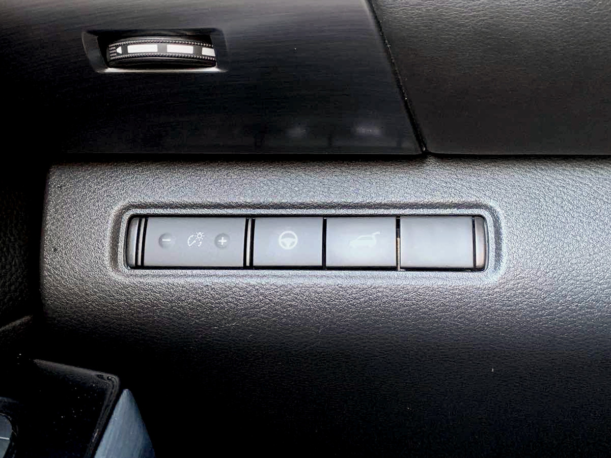 Photo 23 of this Nissan Pathfinder