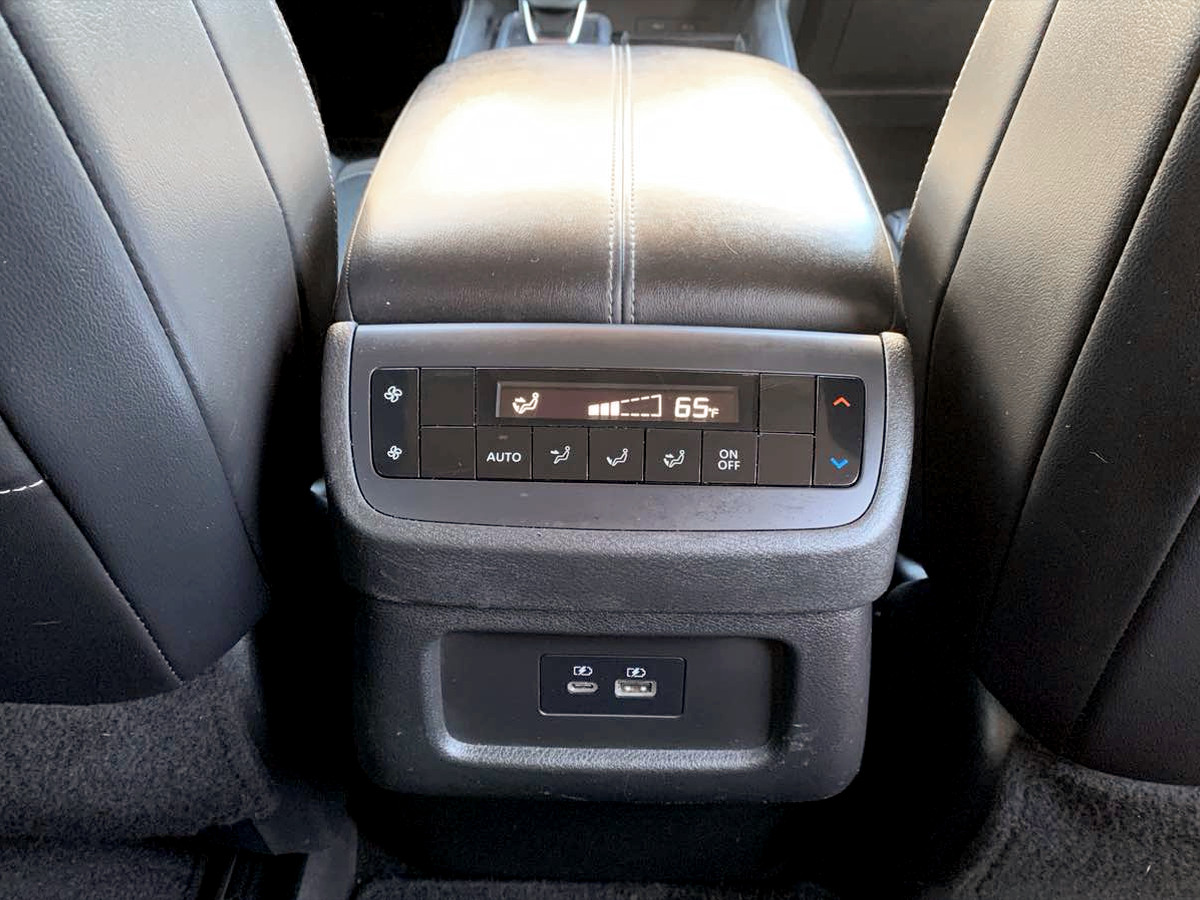Photo 19 of this Nissan Pathfinder