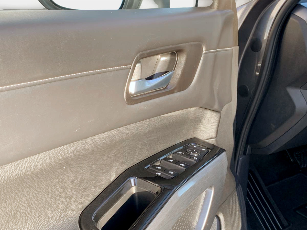 Photo 15 of this Nissan Pathfinder
