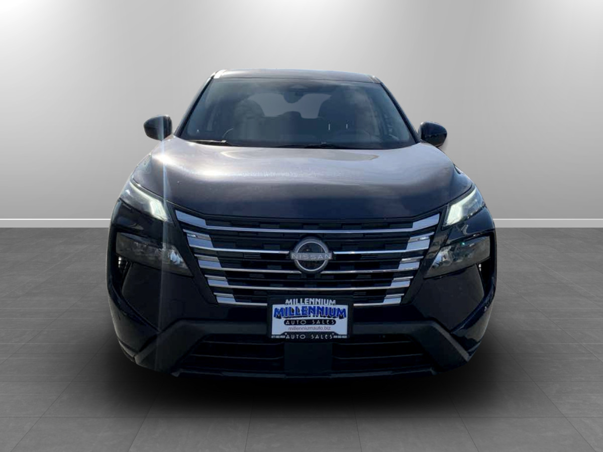 Photo 2 of this Nissan Rogue
