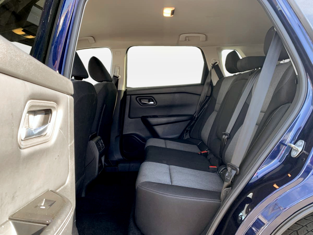 Photo 16 of this Nissan Rogue