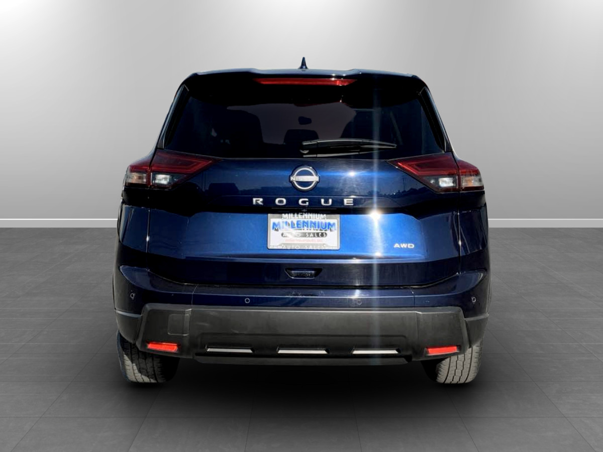 Photo 6 of this Nissan Rogue