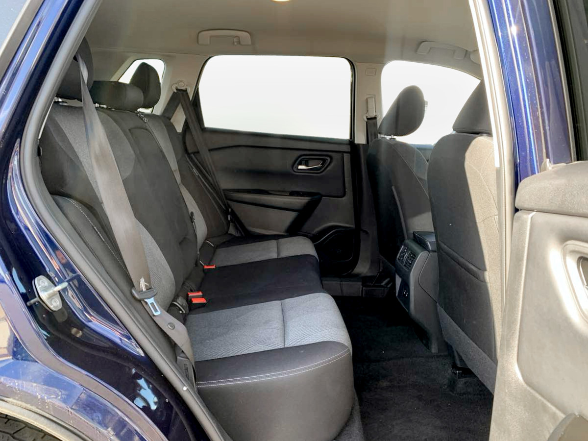 Photo 17 of this Nissan Rogue