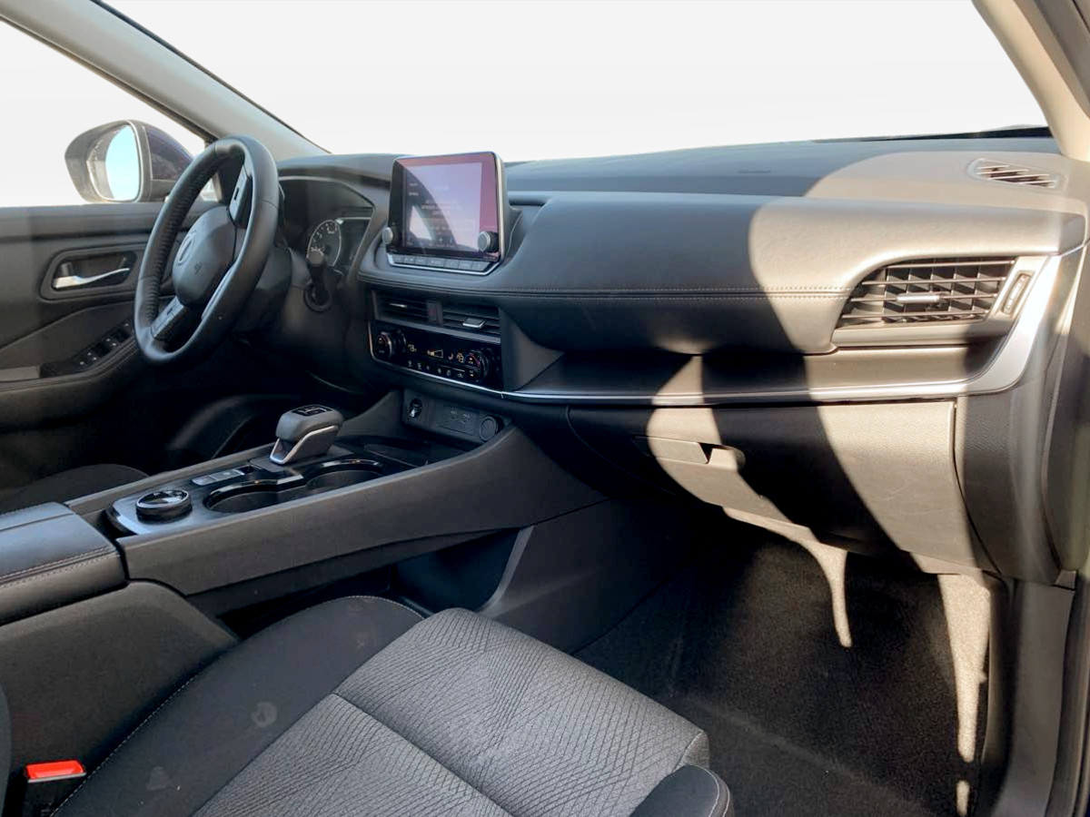 Photo 19 of this Nissan Rogue