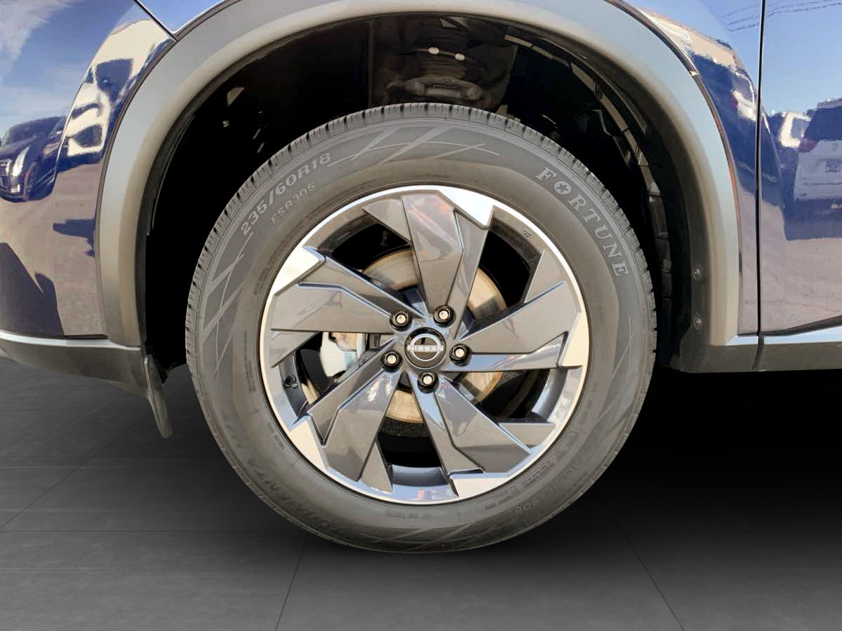 Photo 10 of this Nissan Rogue
