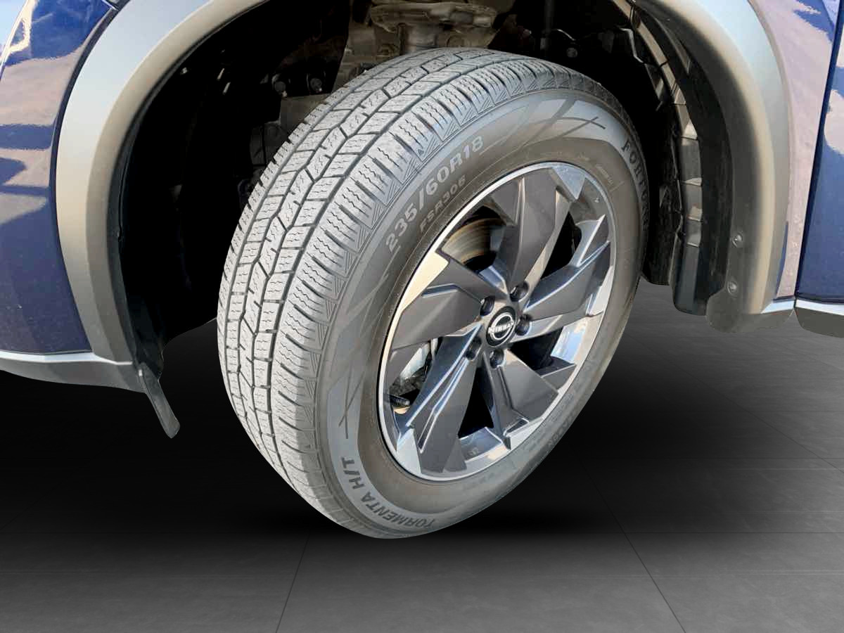 Photo 11 of this Nissan Rogue