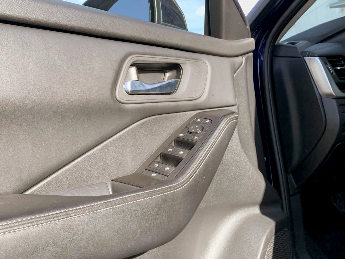 Photo 14 of this Nissan Rogue