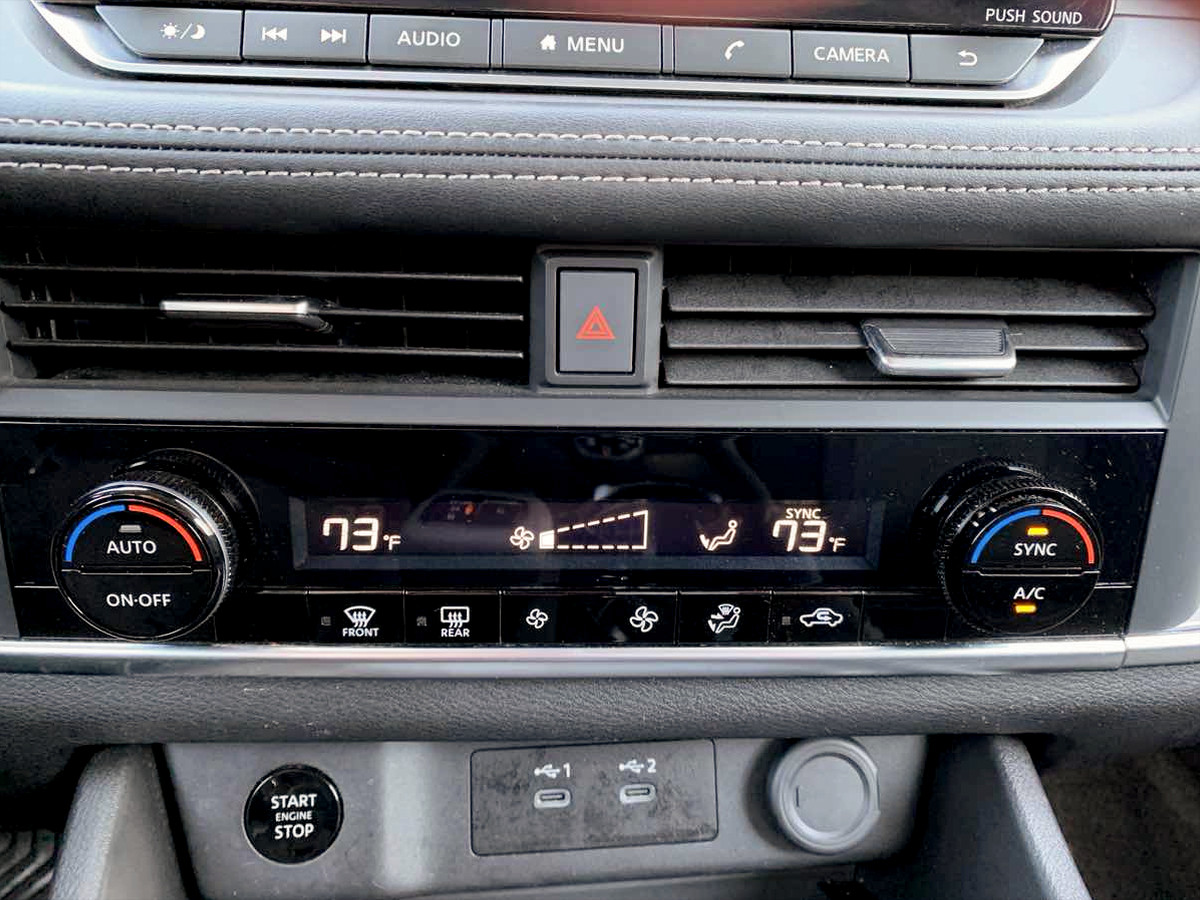 Photo 27 of this Nissan Rogue