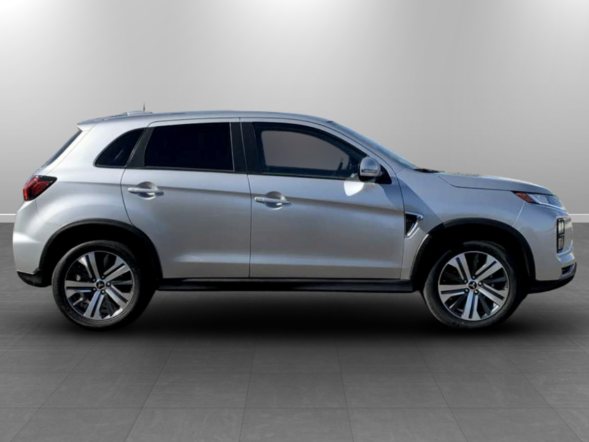 Photo 8 of this Mitsubishi Outlander Sport