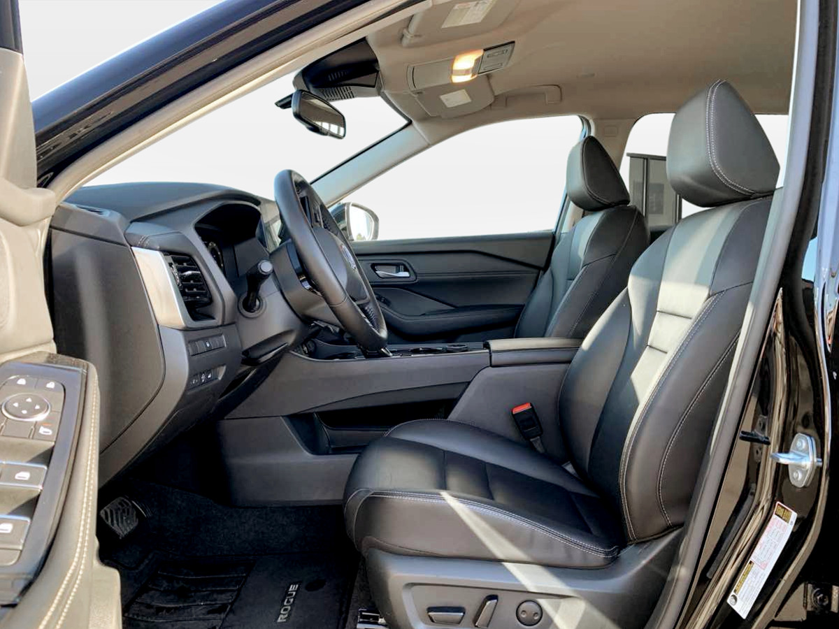 Photo 15 of this Nissan Rogue
