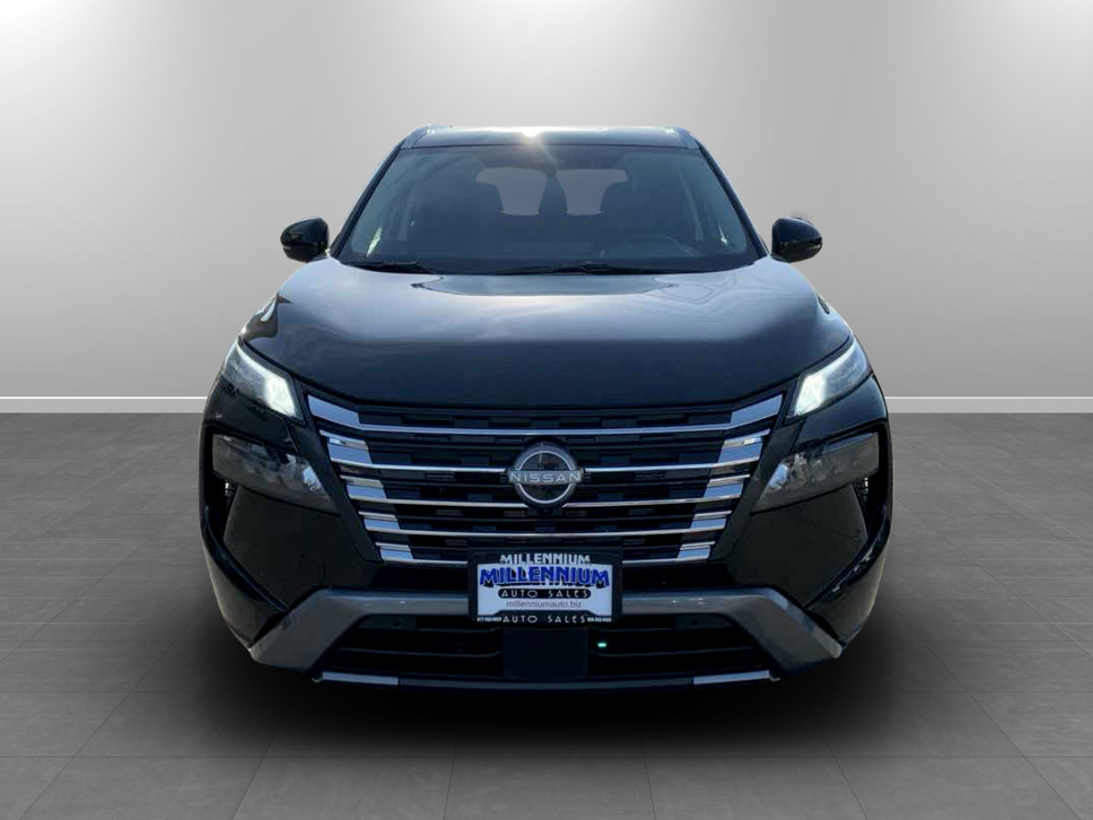 Photo 2 of this Nissan Rogue