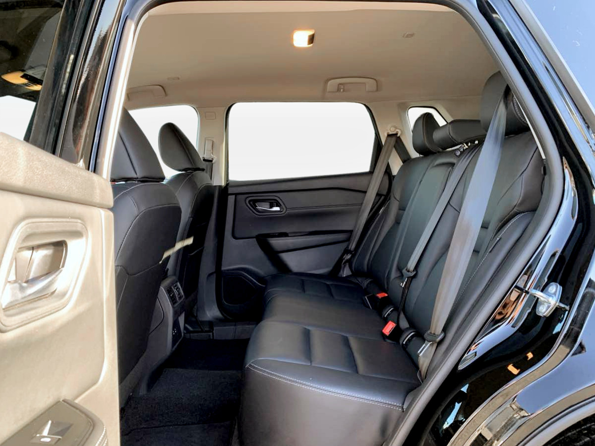 Photo 16 of this Nissan Rogue