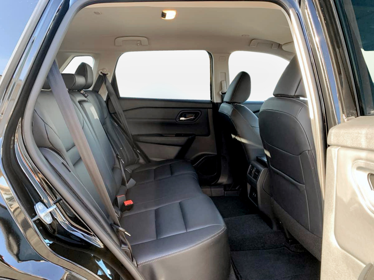 Photo 17 of this Nissan Rogue