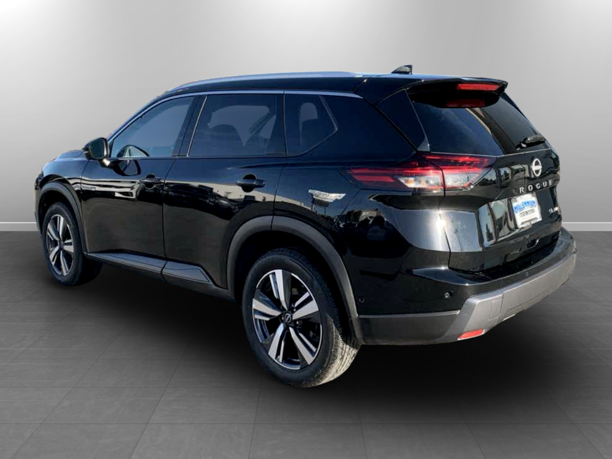 Photo 5 of this Nissan Rogue