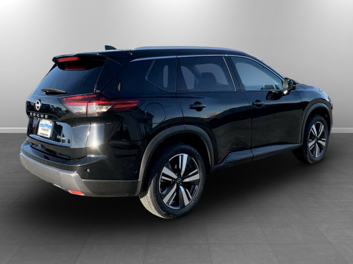 Photo 7 of this Nissan Rogue