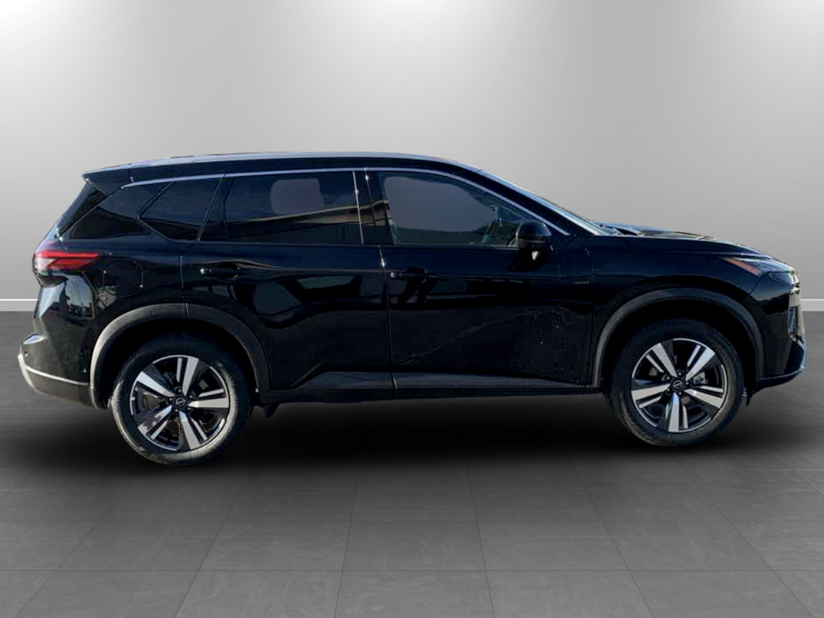 Photo 8 of this Nissan Rogue