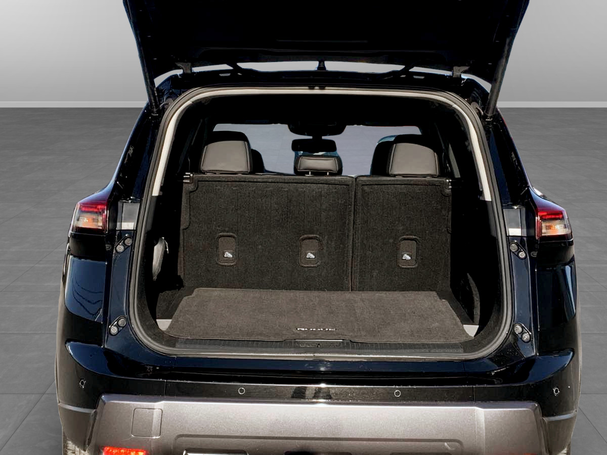 Photo 12 of this Nissan Rogue