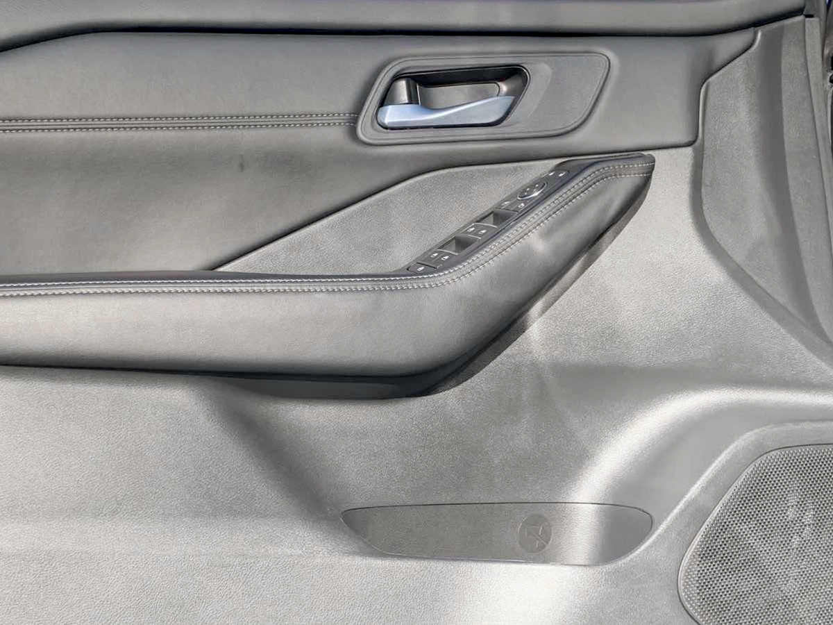 Photo 13 of this Nissan Rogue