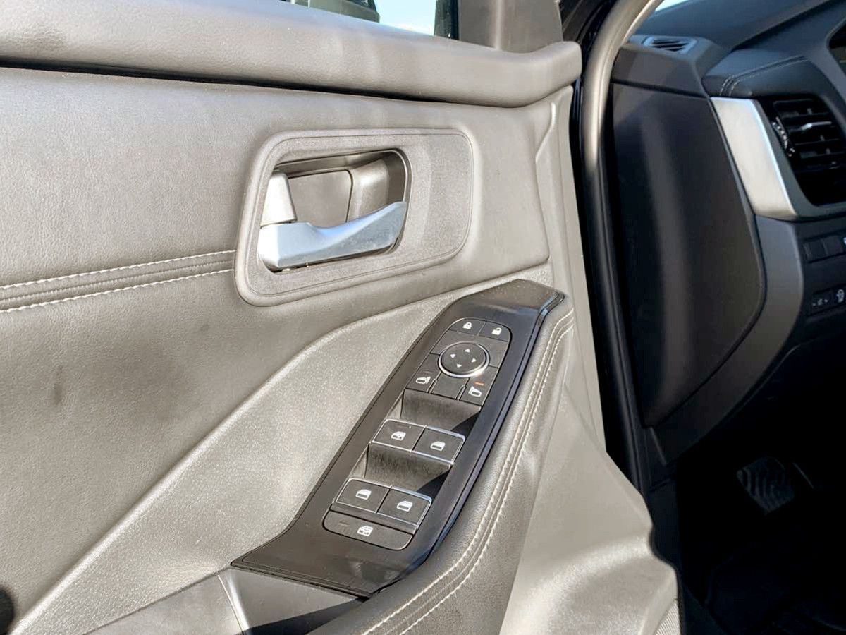 Photo 14 of this Nissan Rogue