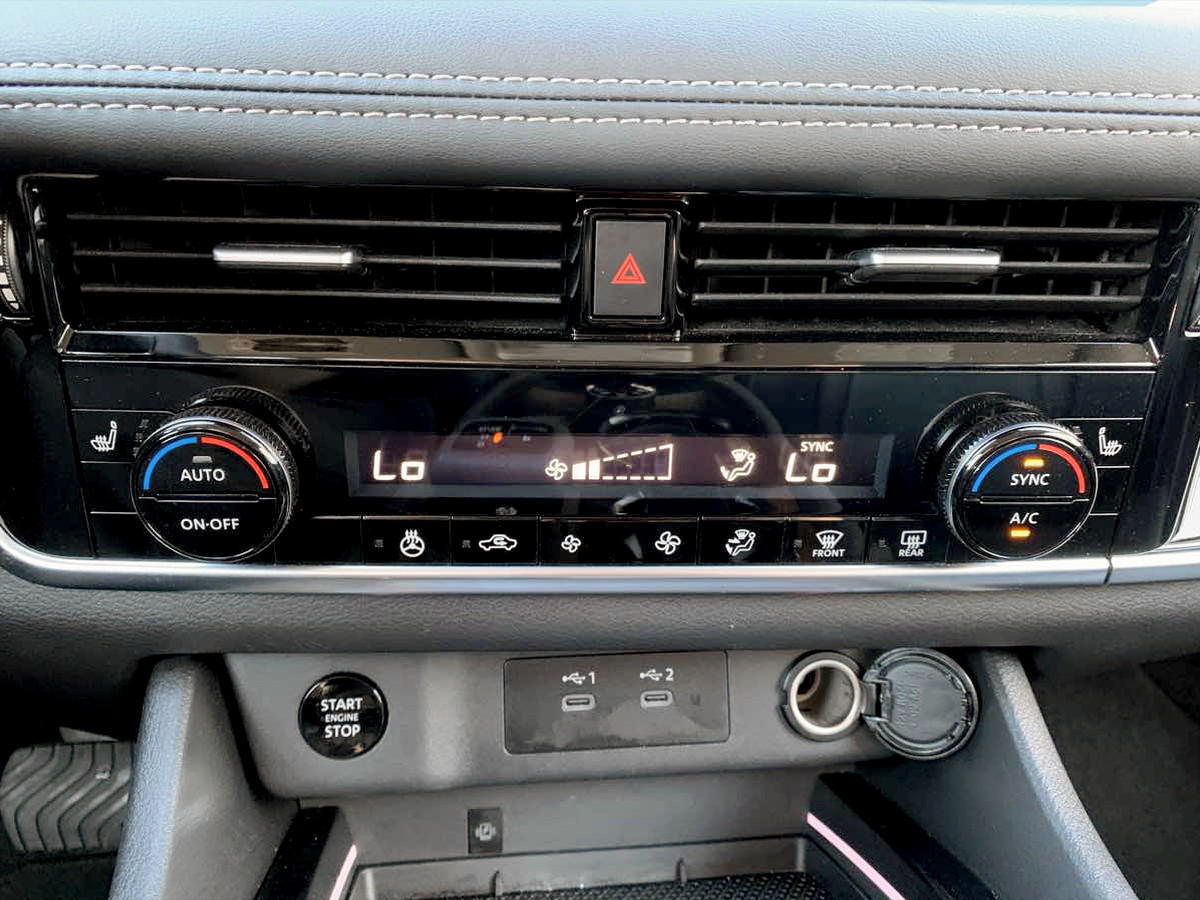 Photo 28 of this Nissan Rogue