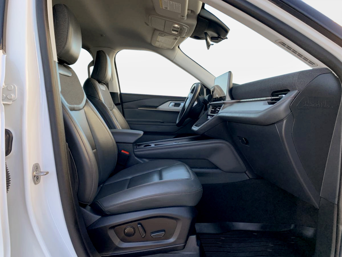 Photo 20 of this Ford Explorer