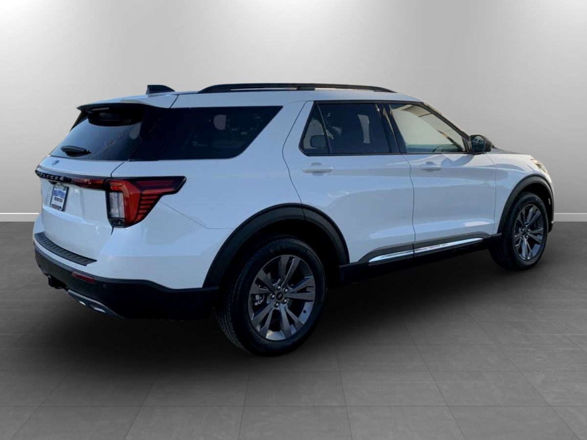 Photo 7 of this Ford Explorer