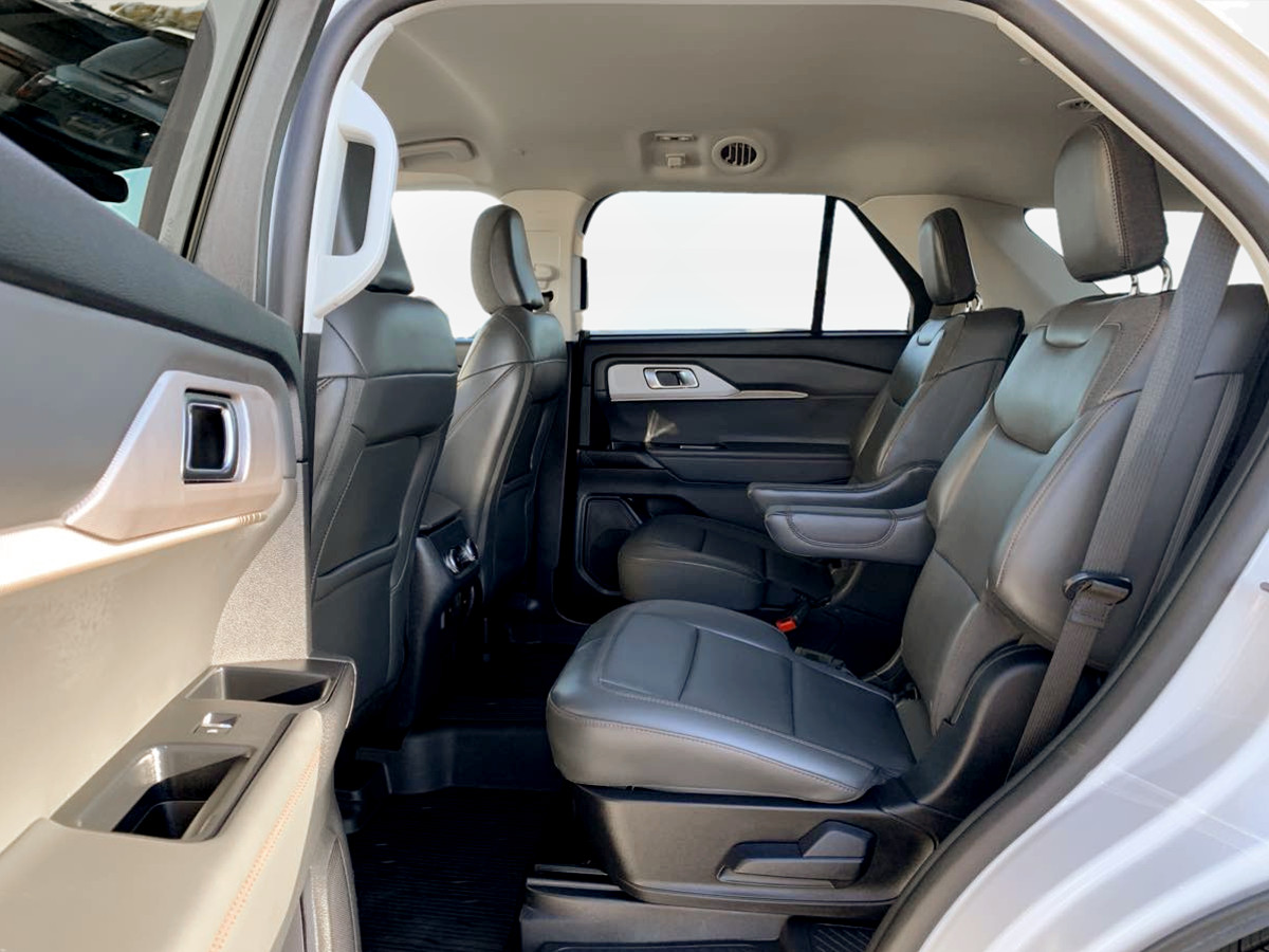 Photo 17 of this Ford Explorer