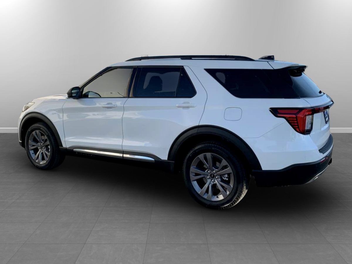 Photo 5 of this Ford Explorer