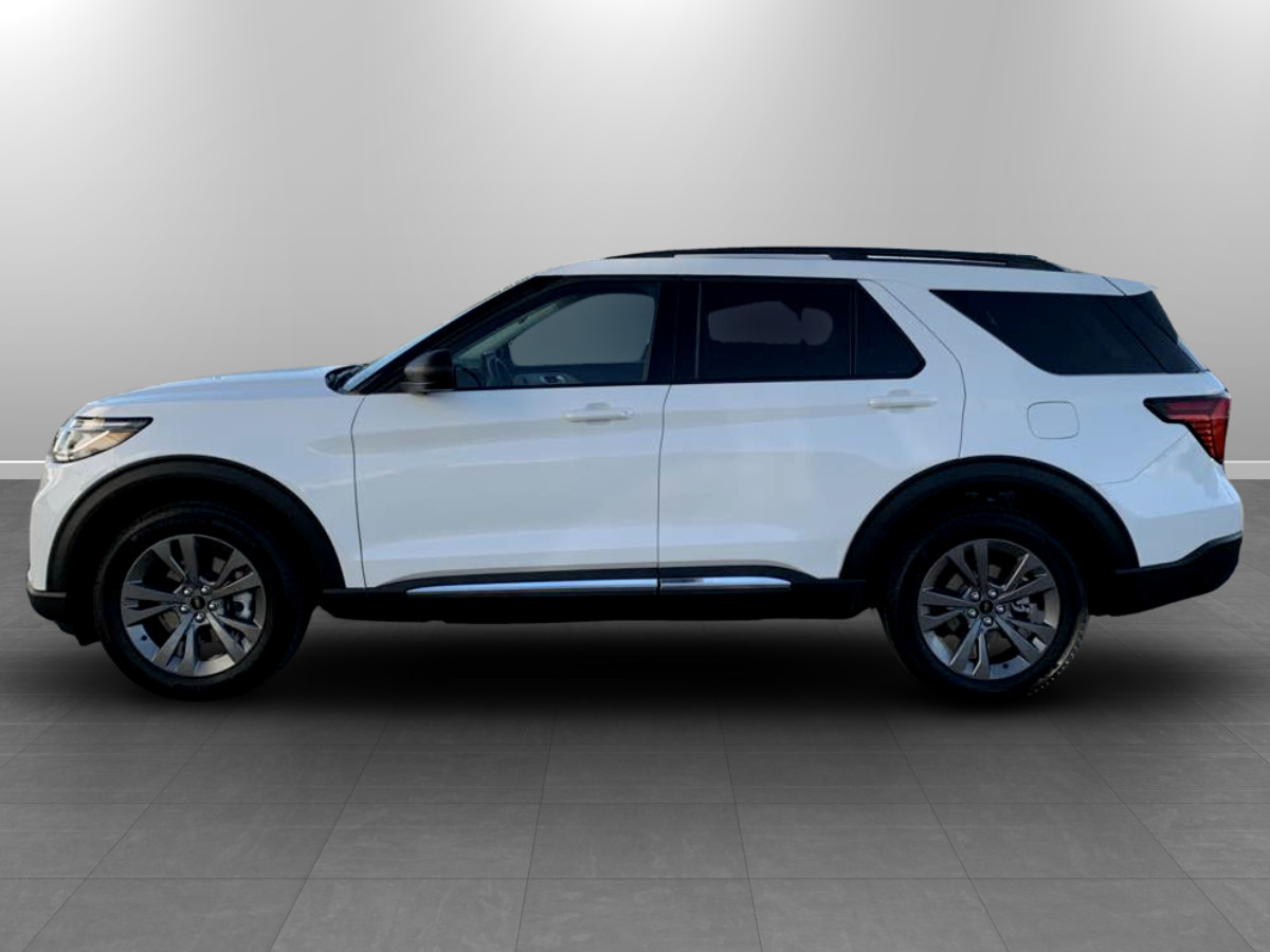 Photo 4 of this Ford Explorer