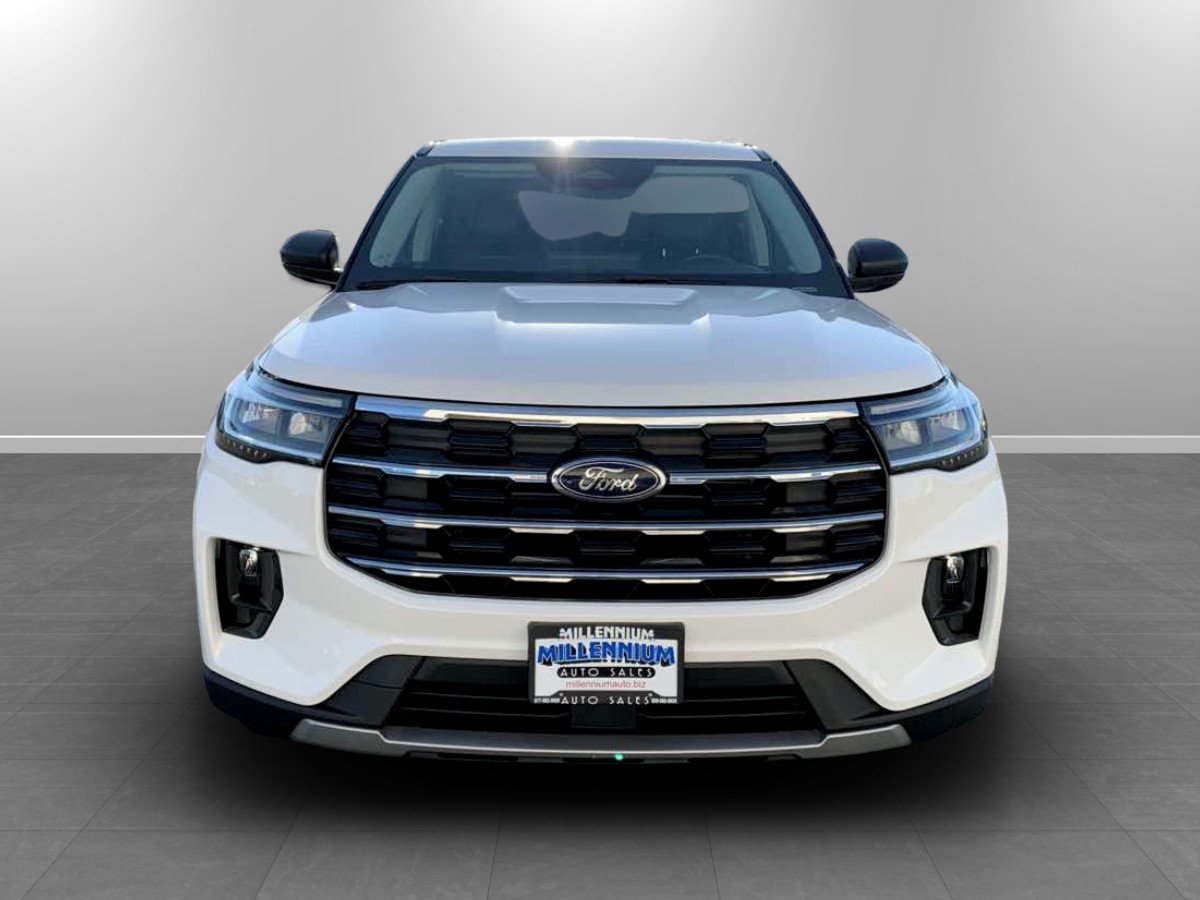 Photo 2 of this Ford Explorer
