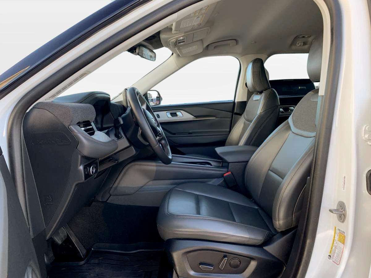 Photo 16 of this Ford Explorer