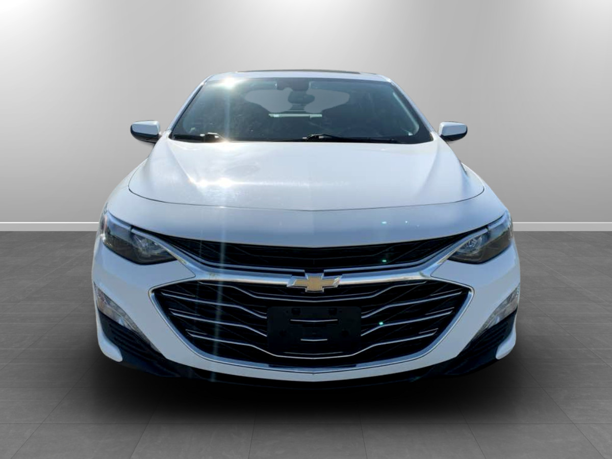 Photo 2 of this Chevrolet Malibu