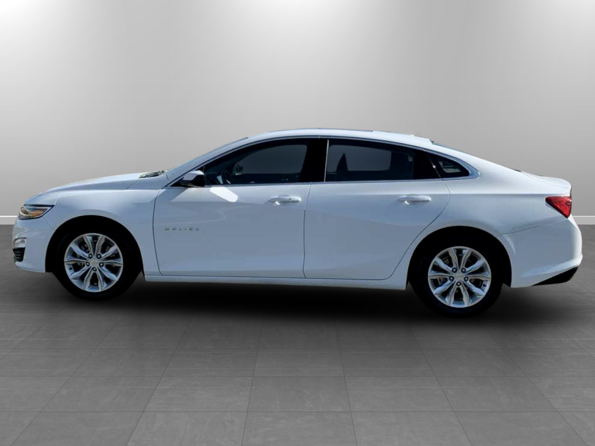 Photo 4 of this Chevrolet Malibu