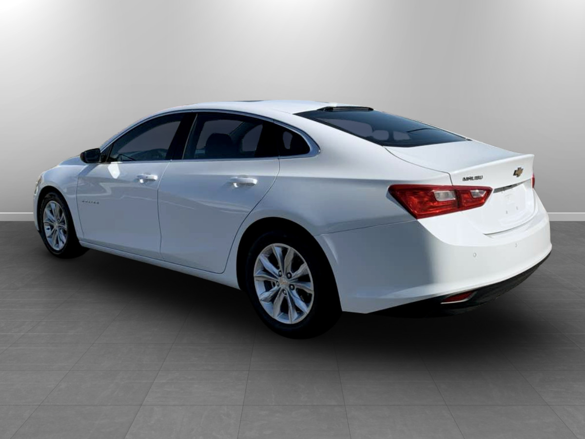 Photo 5 of this Chevrolet Malibu