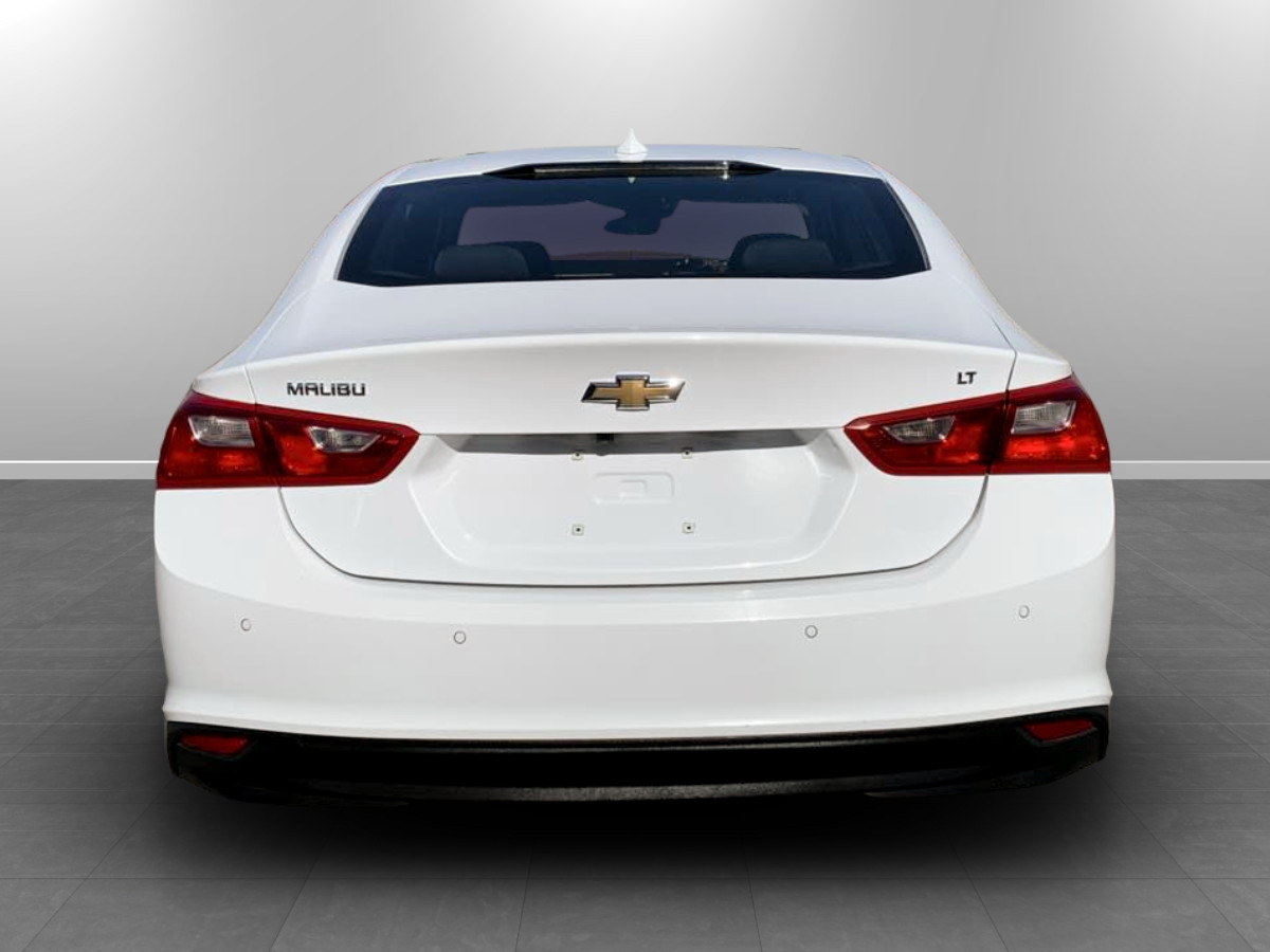 Photo 6 of this Chevrolet Malibu