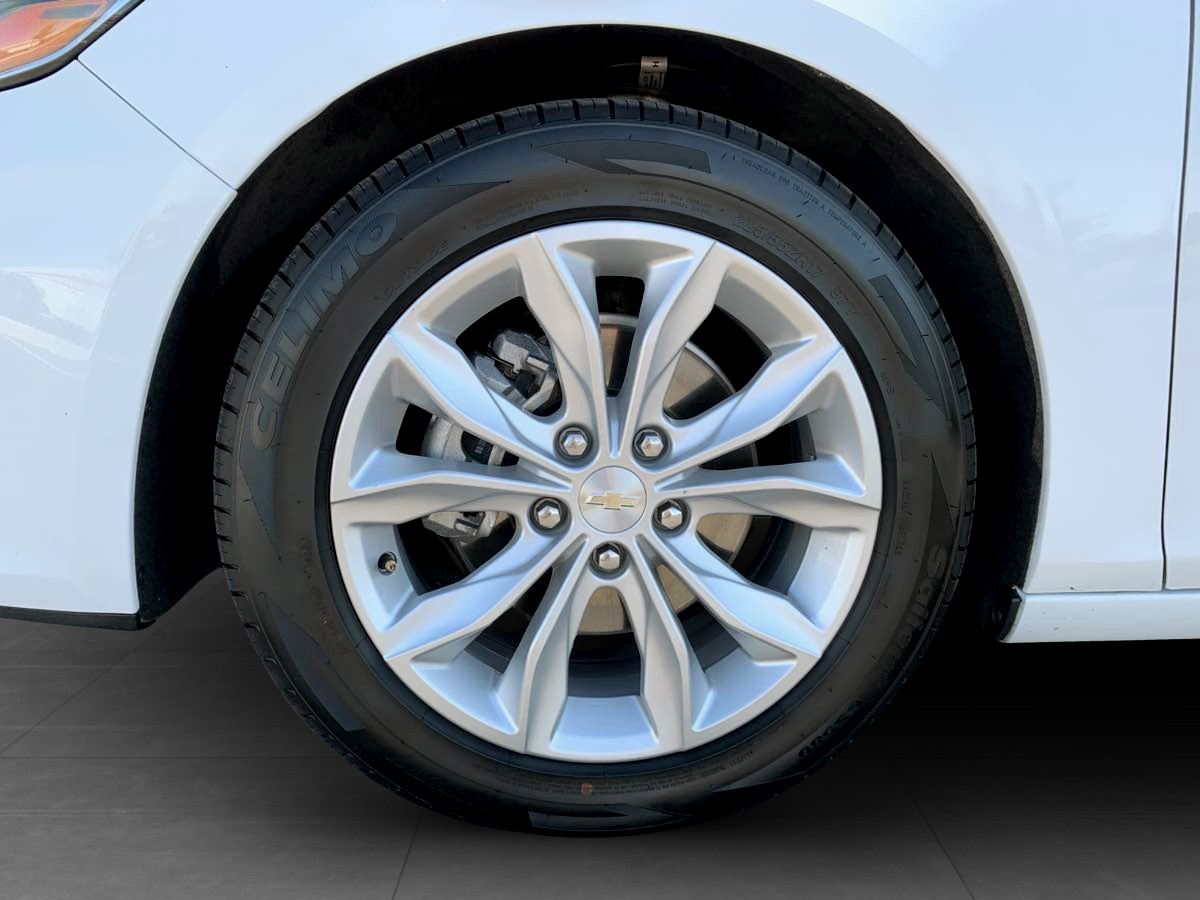 Photo 11 of this Chevrolet Malibu