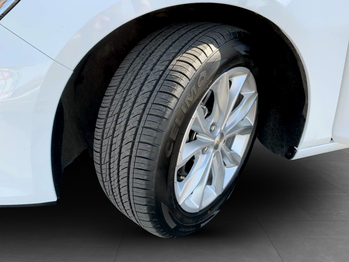 Photo 12 of this Chevrolet Malibu