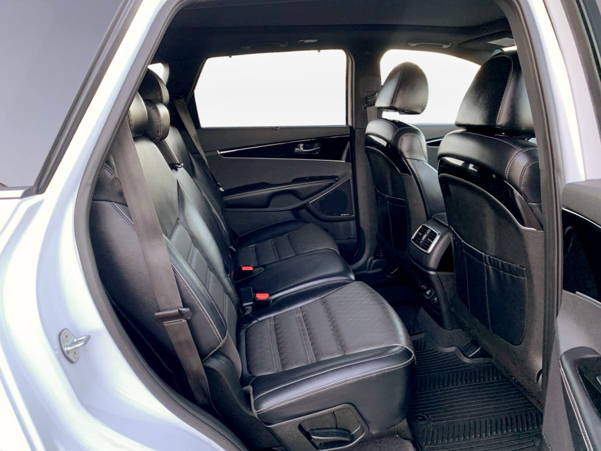 Photo 18 of this Kia Sorento